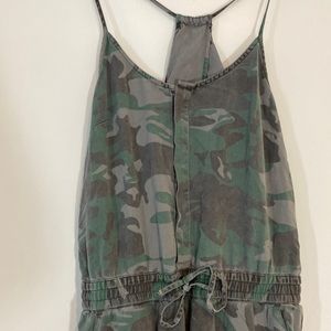 Pam and gela XS camo jumper